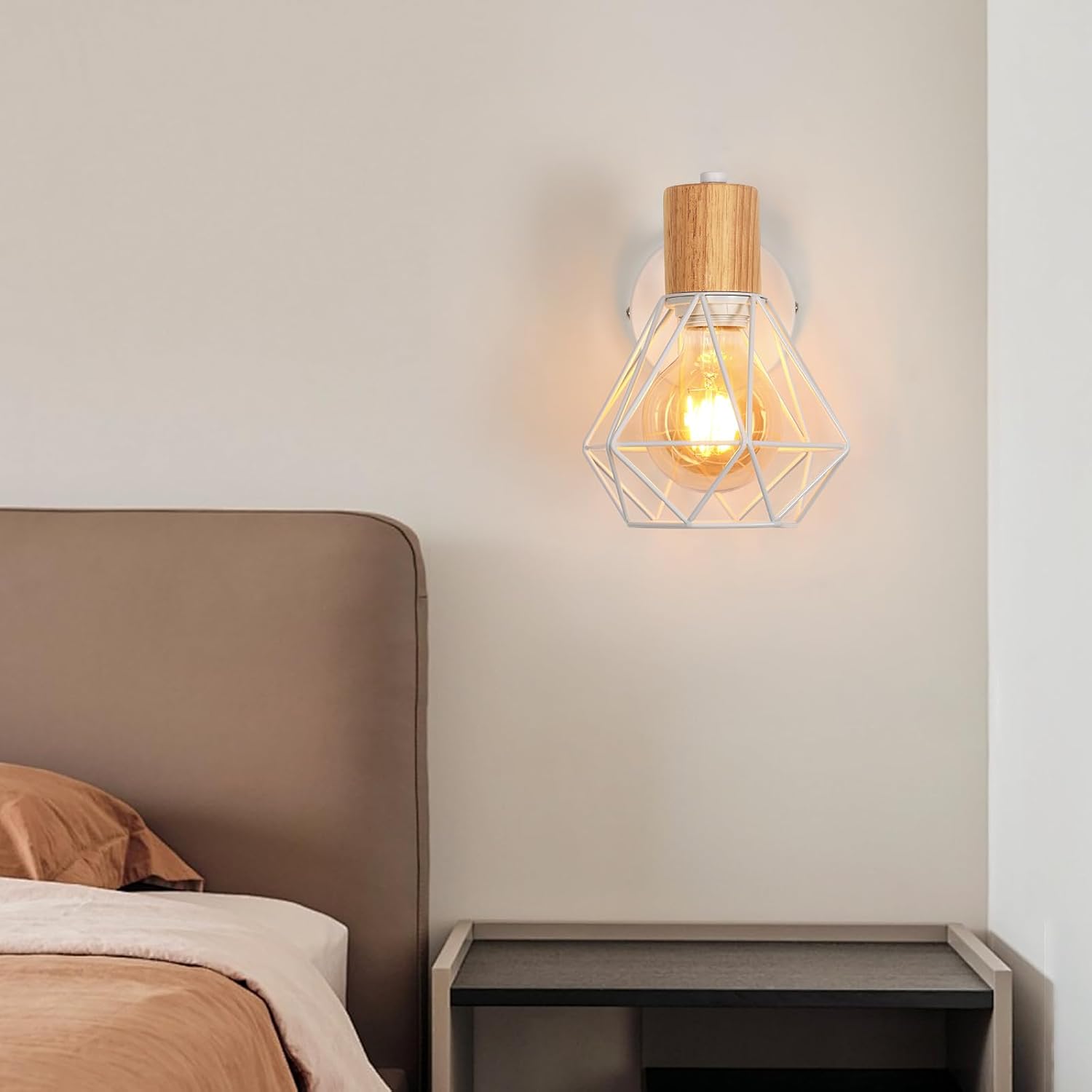 Wandleuchte im Industriestil mit Metallgitter und E27-Fassung