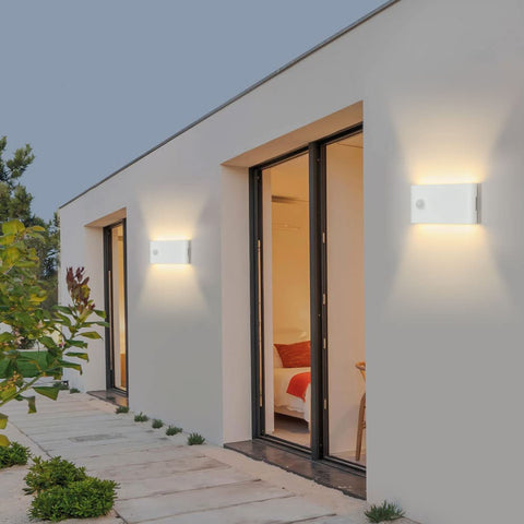 12 W Außenwandleuchte mit Bewegungsmelder, IP65 weiß matt, handwerkliches Design, Außen-/Innenwandleuchte aus Aluminium, Wandleuchte aus Acryl für Balkon, Treppen, Garten, Garage, 3000 K