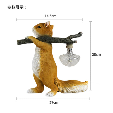 Schreibtischlampe, LED-Nachttischlampe aus Harz in kreativer Cartoon-Tier-Eichhörnchenform